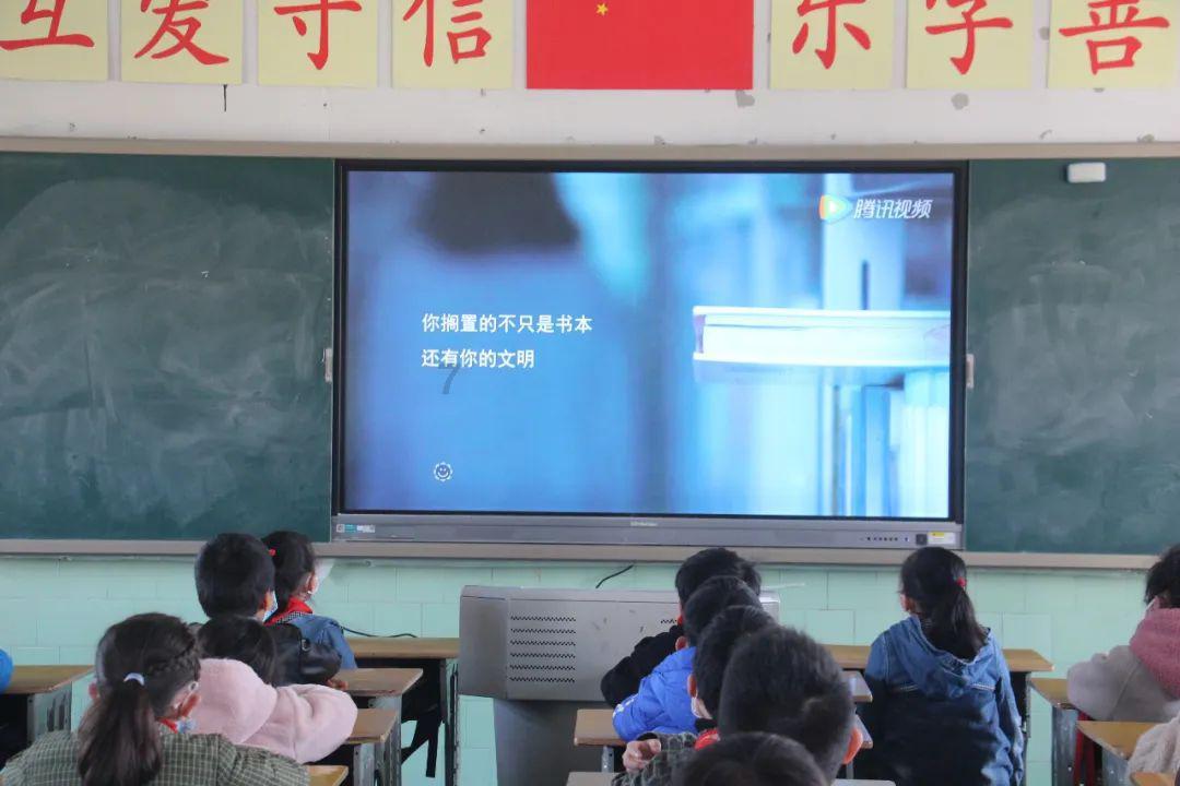 逃离违建房屋5